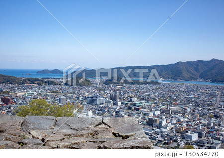 佐伯城山歴史公園から望む佐伯市街と豊後水道 130534270