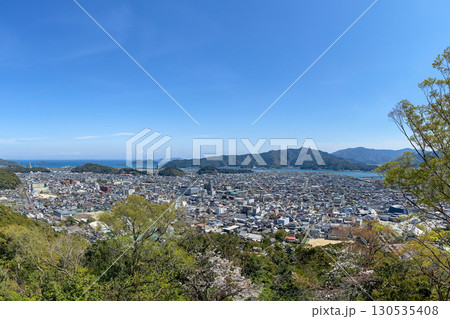 城山からの佐伯市街地と番匠川の眺望 130535408