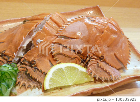 旬は秋冬の魚、伊勢エビに匹敵する甘みとうま味、ウチワエビ塩茹での写真 130535925