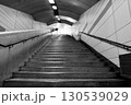 地下鉄出口の長い階段「札幌地下鉄新札幌駅」白黒 130539029