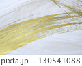 金で塗られた白い和紙 130541088