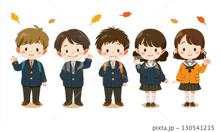 リュックを背負って制服を着ている笑顔の中学生 130541215