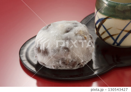 豆大福と湯呑み 130543427