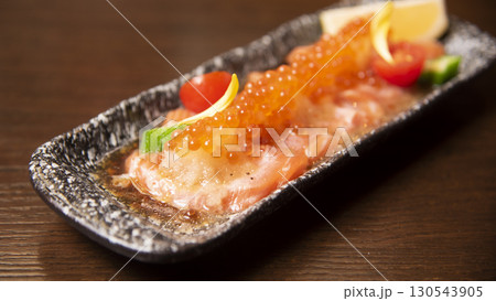 サーモンといくらのカルパッチョ 130543905