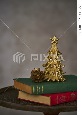 クリスマスイメージ　卓上クリスマスツリー 130544991