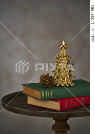 クリスマスイメージ　卓上クリスマスツリー 130544993