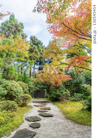 京都鷹峯 常照寺帯塚の紅葉 京都鷹峯 常照寺帯塚の紅葉 130545454