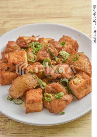 厚揚げとジャガ芋と鶏肉のオイスターソース炒め 130546449