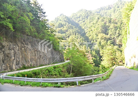 差切峡を通る県道のUカーブ 差切峡を通る県道のUカーブ 130546666
