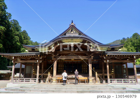 彌彦神社・拝殿(新潟県・弥彦村) 彌彦神社・拝殿(新潟県・弥彦村) 130546979