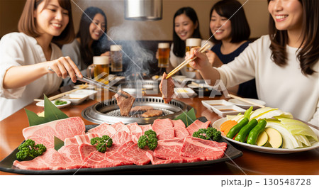 焼き肉で女子会 130548728