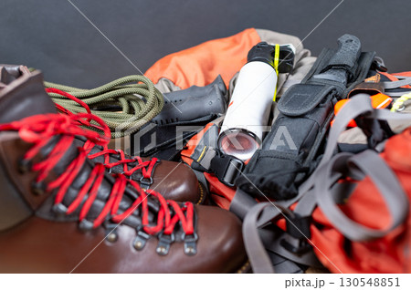 熊対策に重点を置いたトレッキング用品 熊対策に重点を置いたトレッキング用品 130548851