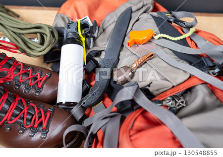 熊対策に重点を置いたトレッキング用品 熊対策に重点を置いたトレッキング用品 130548855