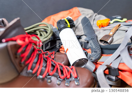 熊対策に重点を置いたトレッキング用品 熊対策に重点を置いたトレッキング用品 130548856