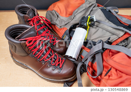 熊スプレーとリュックと登山靴 熊スプレーとリュックと登山靴 130548869