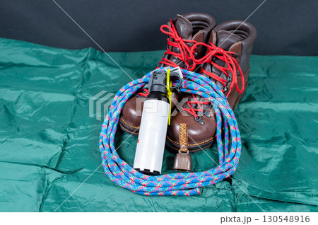 熊対策に重点を置いた動物除けグッズ 熊対策に重点を置いた動物除けグッズ 130548916