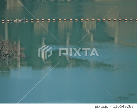 渇水のため大幅に水位が低下した八ッ場ダム 130549265