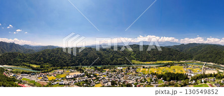 生坂小学校上空から見る生坂のパノラマ　長野県生坂村（ドローンによる空撮） 130549852
