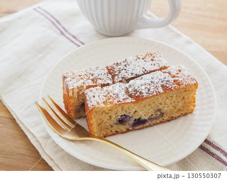 手作りのブルーベリーヨーグルトケーキ 130550307