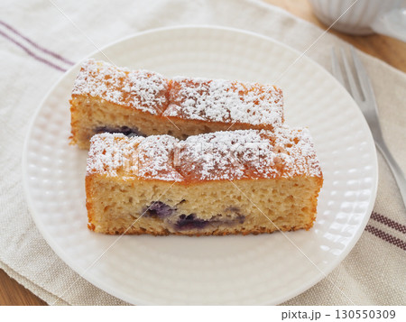 手作りのブルーベリーヨーグルトケーキ 130550309