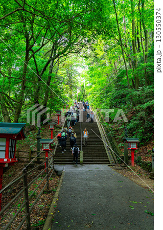 【東京都】豊かな自然に恵まれた高尾山薬王院の男坂 130550374