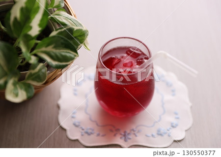 冷たいハーブティー 130550377