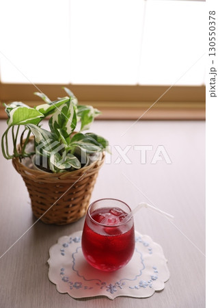 冷たいハーブティー 130550378