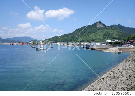 愛媛県　弓削島　弓削港遠景 130550500