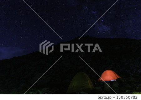 木曽駒ヶ岳テント場から眺める満天の星空と夜景 130550782