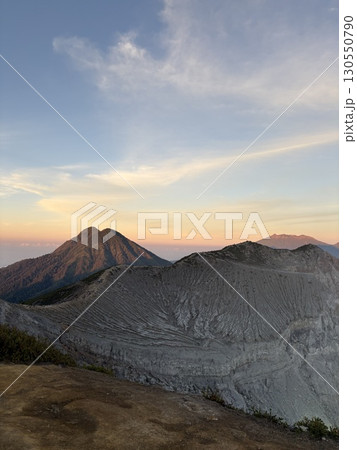 イジェン火山 朝焼け イジェン火山 朝焼け 130550790