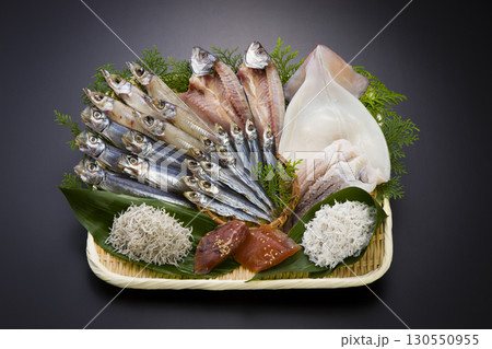 高知県産 地場魚干物の盛り合わせ 130550955