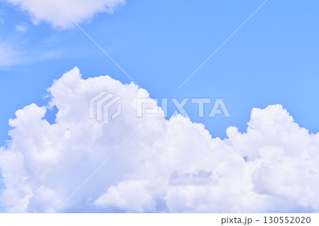 発達中の白い雲と青空 130552020