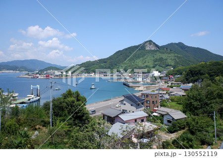 愛媛県　弓削島　弓削港遠景 130552119