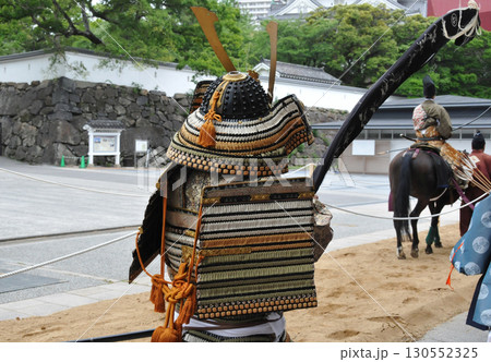 流鏑馬で練り歩く武将 流鏑馬で練り歩く武将 130552325