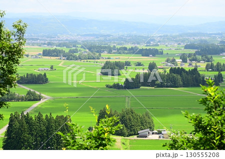 円万寺観音山から見える居久根（いぐね）のある風景 130555208