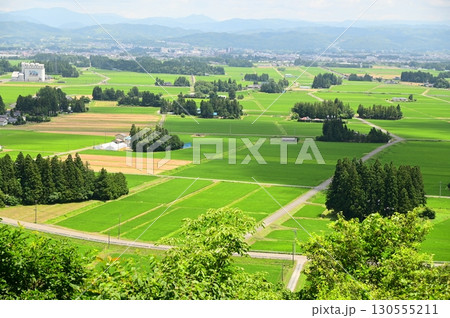 円万寺観音山から見える居久根（いぐね）のある風景 130555211