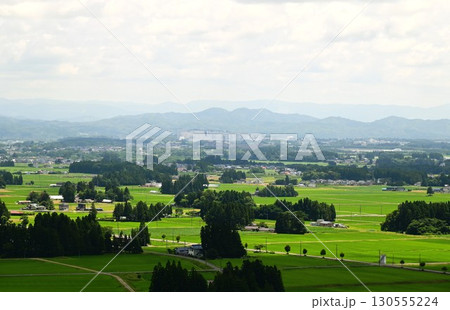 円万寺観音山から見える居久根（いぐね）のある風景 130555224