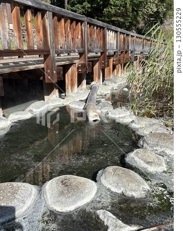 奥日光湯ノ湖_9月_湖に湧き出る源泉_ 奥日光湯元温泉源泉 奥日光湯ノ湖_9月_湖に湧き出る源泉_ 奥日光湯元温泉源泉 130555229