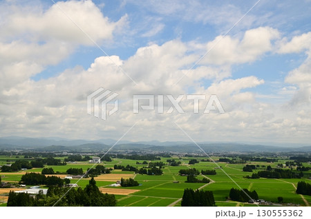 円万寺観音山から見える居久根（いぐね）のある風景 130555362