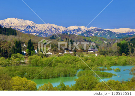 白川湖と飯豊山(山形県・飯豊町) 白川湖と飯豊山(山形県・飯豊町) 130555551
