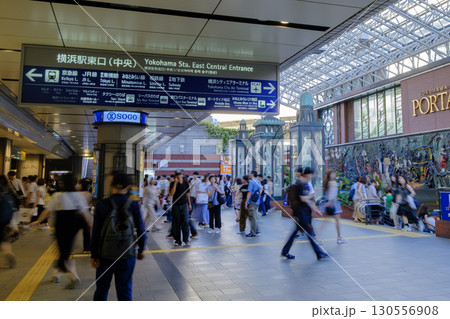 横浜駅構内　東口改札前　神奈川県横浜市 130556908