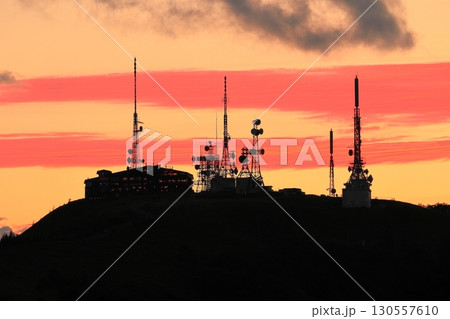 信州 夏の美ヶ原高原　王ヶ頭と電波塔 130557610