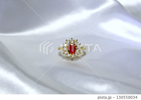 ジュエリー　宝石　買取り　ビジネス　プレゼント 130558034