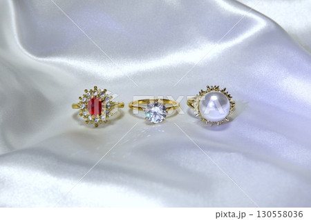 ジュエリー　宝石　買取り　ビジネス　プレゼント 130558036