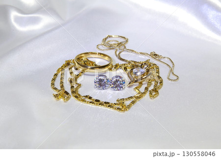 ジュエリー　宝石　買取り　ビジネス　プレゼント 130558046