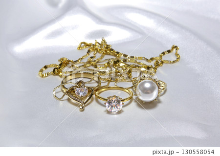 ジュエリー　宝石　買取り　ビジネス　プレゼント 130558054