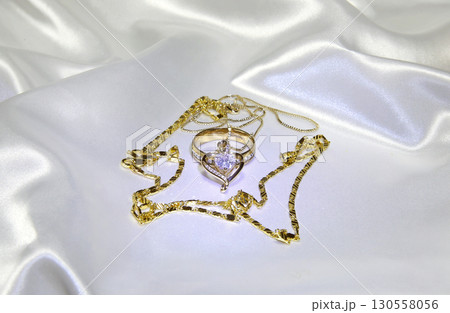 ジュエリー　宝石　買取り　ビジネス　プレゼント 130558056