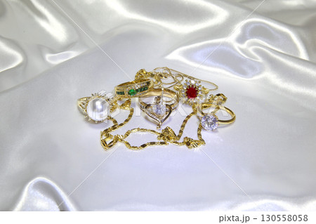 ジュエリー　宝石　買取り　ビジネス　プレゼント 130558058