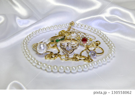 ジュエリー　宝石　買取り　ビジネス　プレゼント 130558062