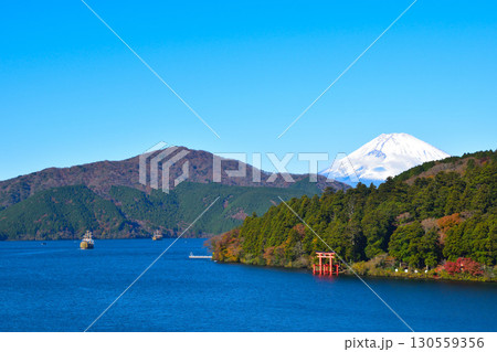秋　元箱根　芦ノ湖　富士山 130559356
